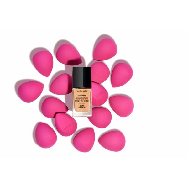 Base per Trucco Fluida Wet n Wild Foundation Dewy Classic Beige 30 ml